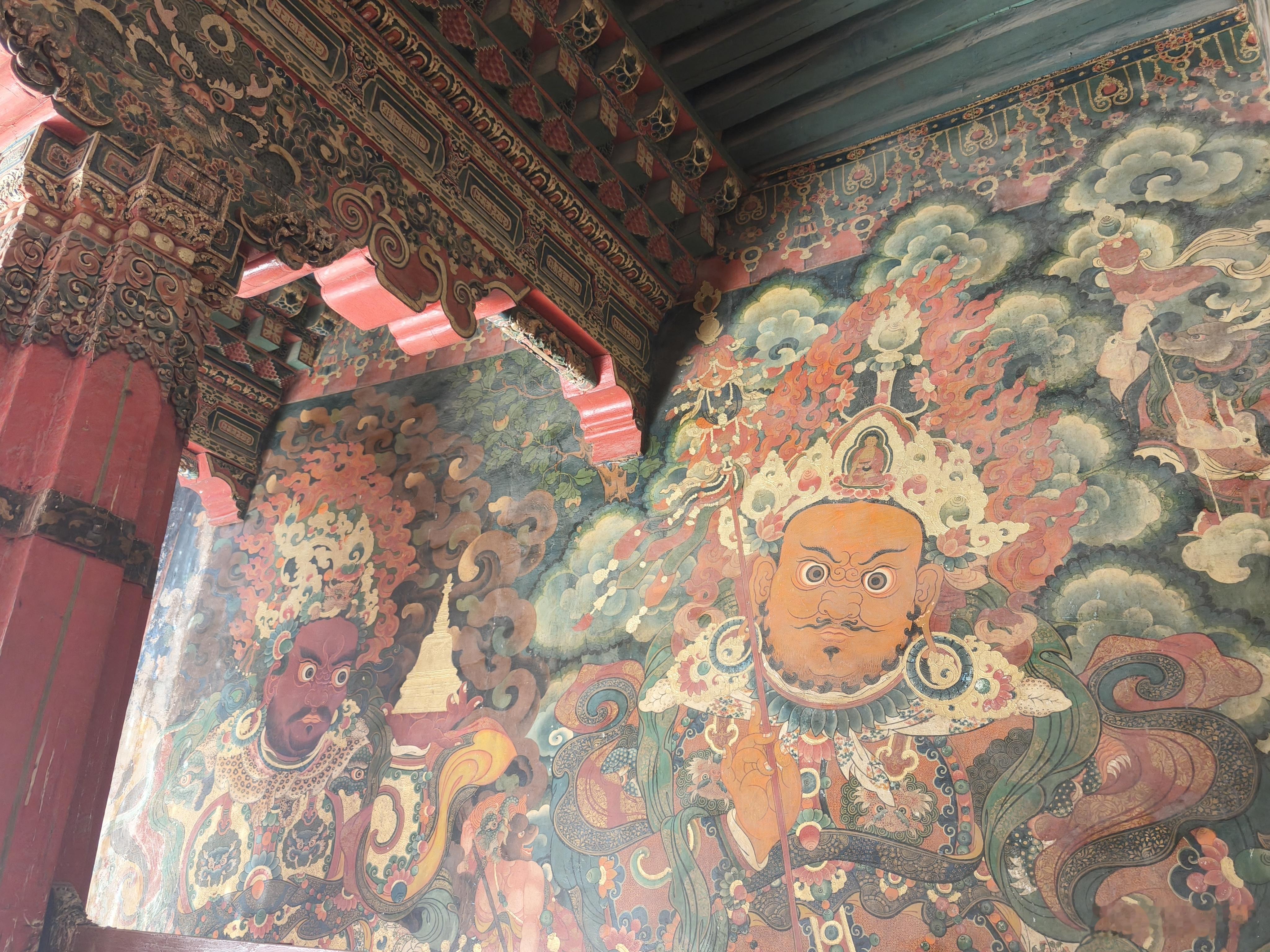 爬的好累，可能是海拔的原因，刚爬没多久就大喘气，1080个台阶，中途休息了四次