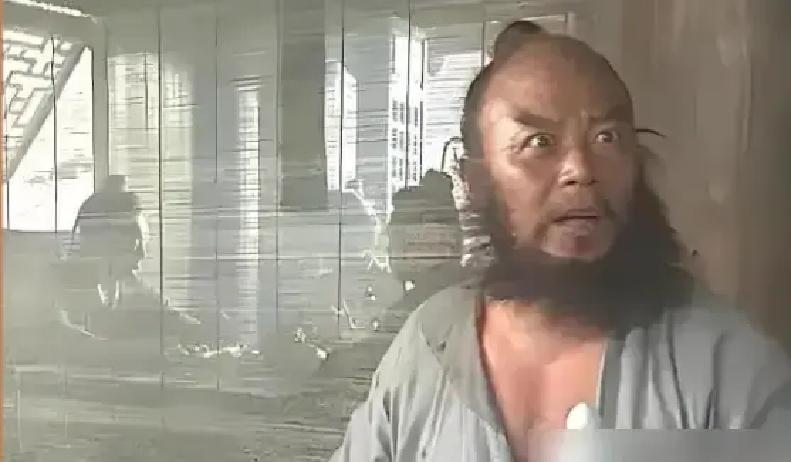 98版水浒传李逵原本打算让贾石头演，一米八二一百二十公斤，块头够大，脸却太和气。