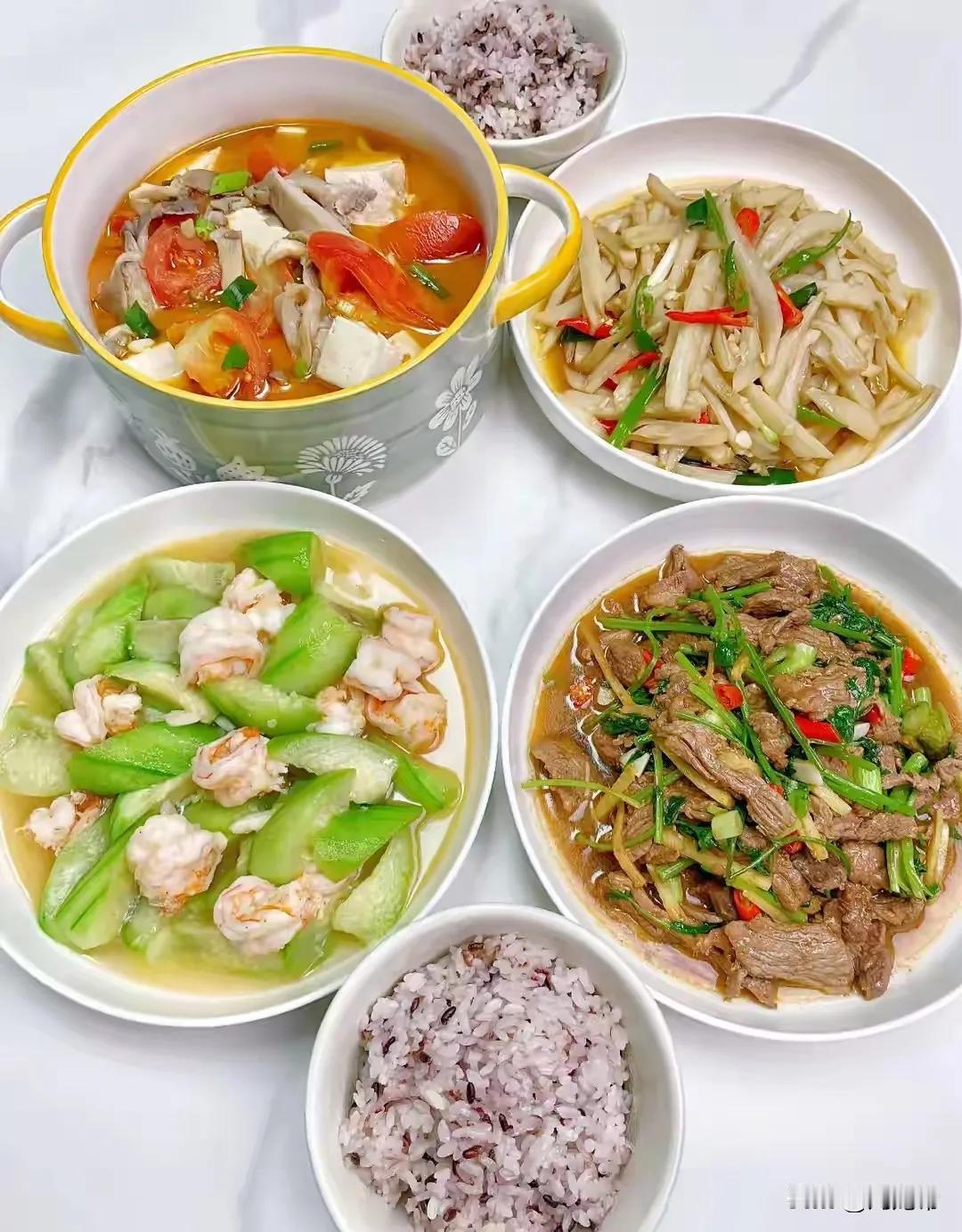 一定要存钱！我计划50岁退休，到时候每个月退休金大概1350，不过现在账户里已经