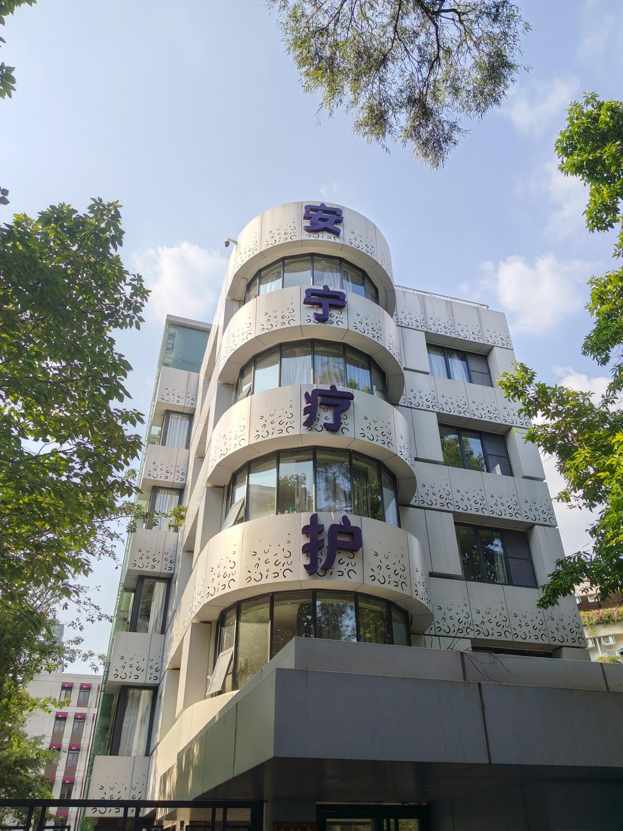 如何解决晚期癌症病人家庭的“四痛”做安宁疗护工作几年来，深知晚期癌症病人的各