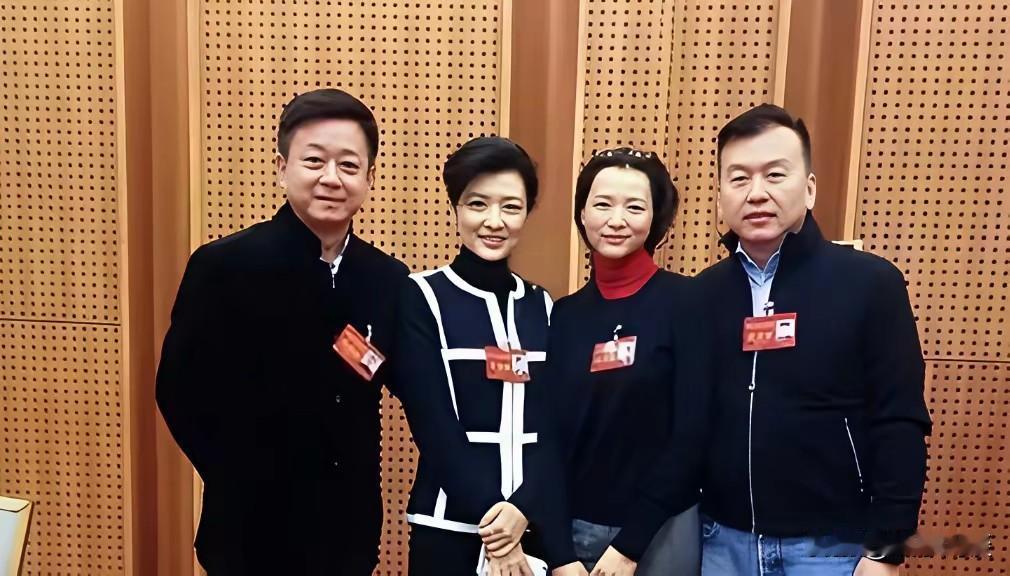 时光匆匆二十年，再看当年四位家喻户晓的央视知名主持人，不禁感慨岁月流逝。当年他们