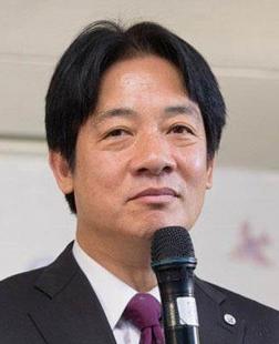 这不是撞脸！这是血脉传承的印记！有人说，他们俩撞脸了，一个是赖氏宗亲会的秘书长，