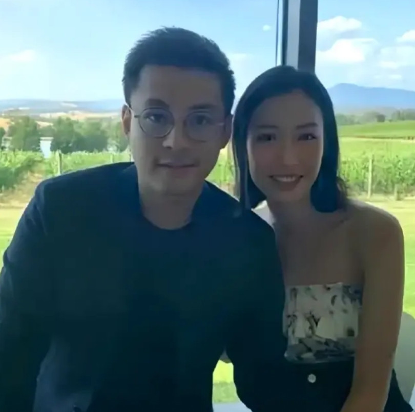 霍启仁不声不响结婚了！老婆中文名南风无论是她自己还是家世都不简单但跟
