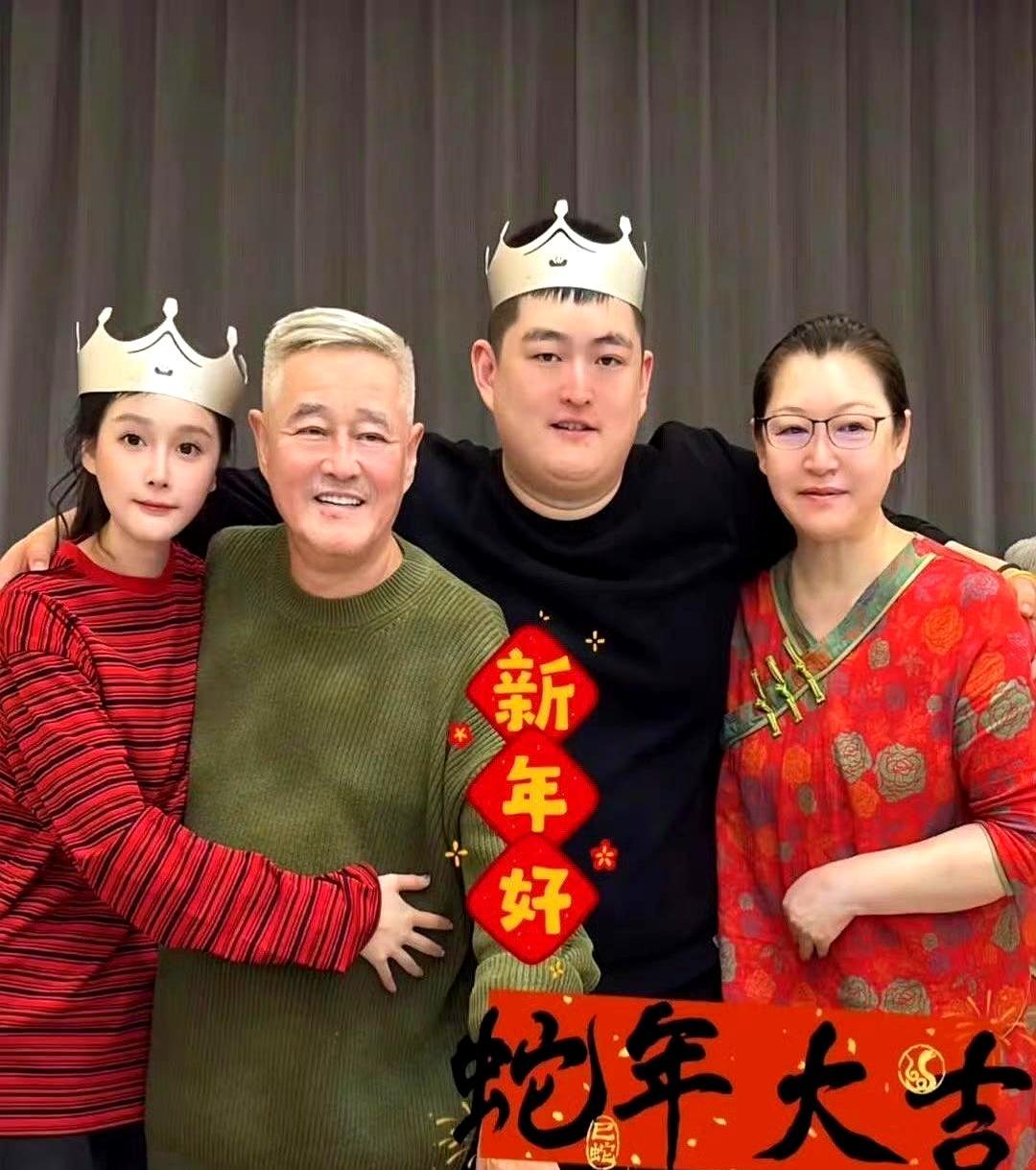 球球直播首次撕开赵本山家事：我姐的生活，和我俩一模一样。外界都传我爸偏心，