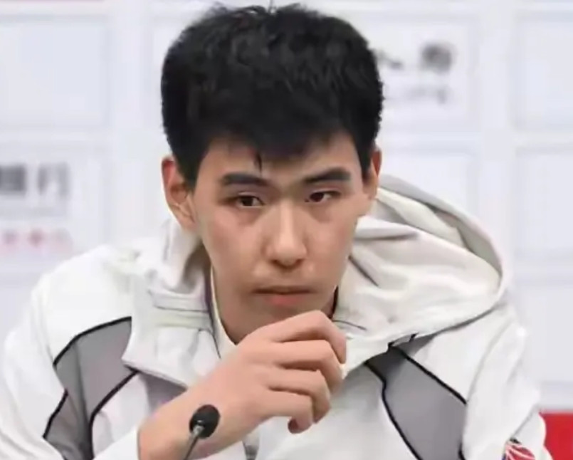 广东现在最缺中锋，而近年来对于中方的取舍也是让球迷感到不满？从刘传兴到徐昕，杜锋