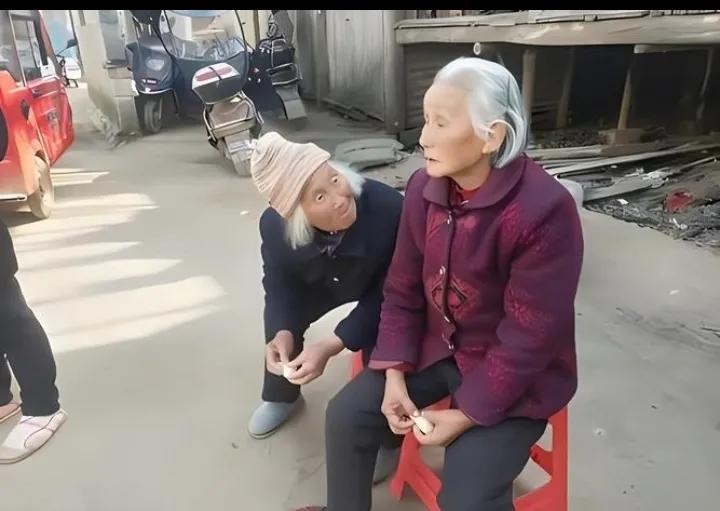 为什么现在越来越多人面对老人离世，不会流泪，甚至很多人都没有悲伤的气氛呢？首先