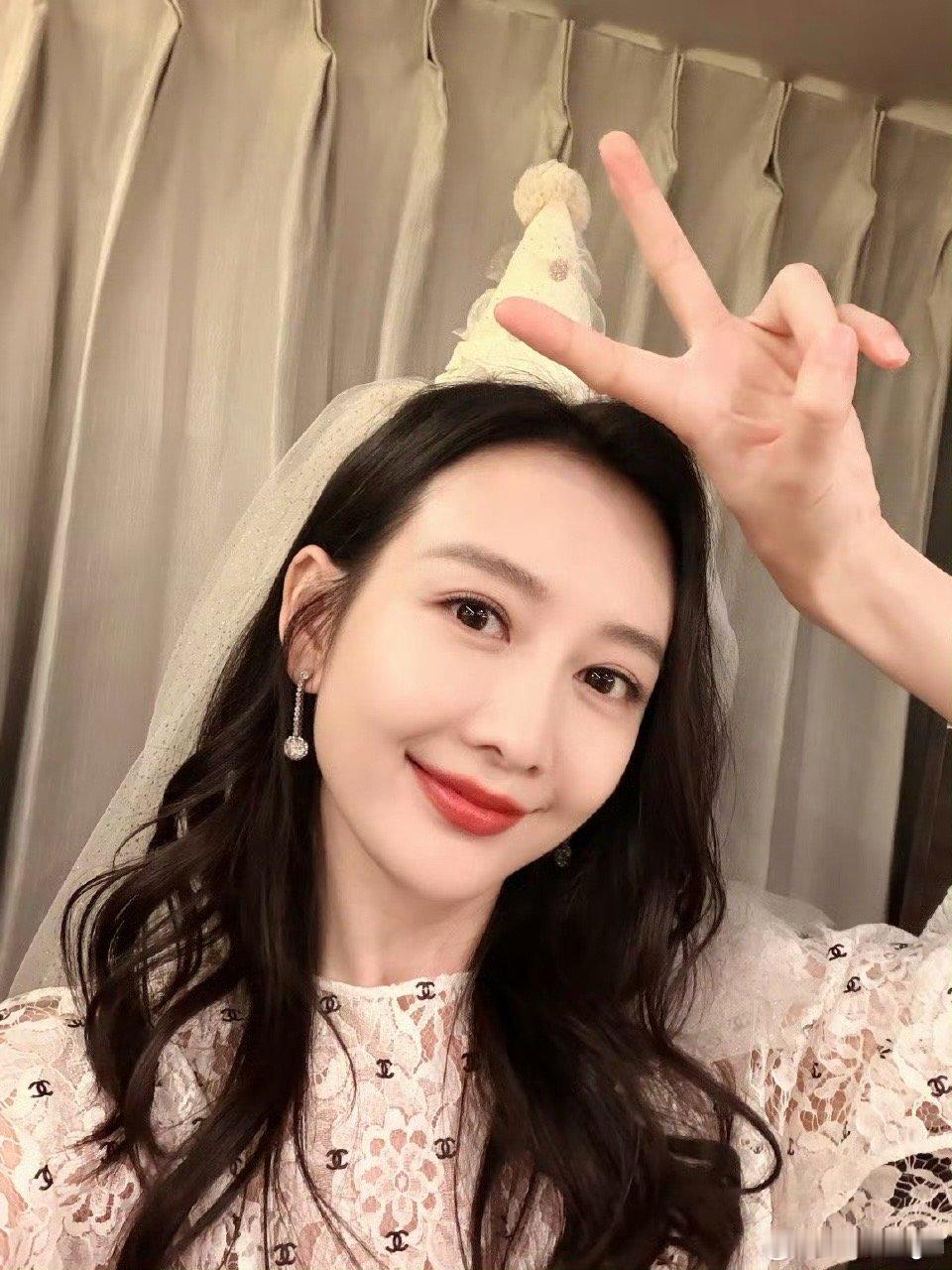 有没有人告诉我这两位有什么交集吗在我印象里这两个人好像都没有互动😰