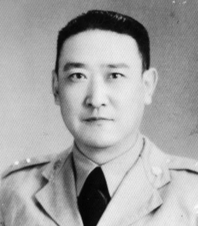 马呈祥拒绝参加新疆和平起义，在出国途中又接到了张治中的挽留电报。马呈祥看完叹了口
