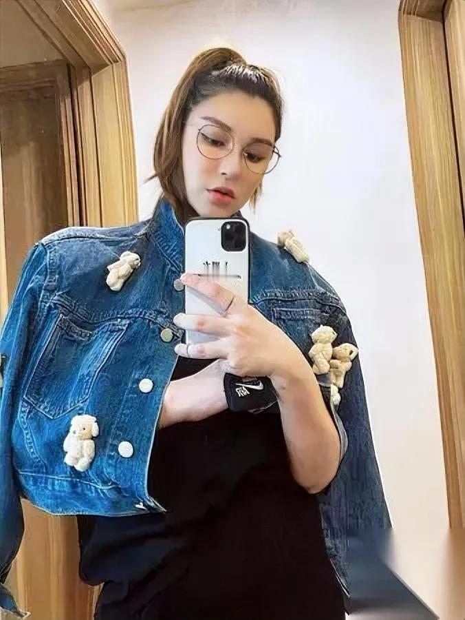 李雨桐栽了一点不冤这事儿远不止报应这么简单。很多人觉得，原先她有感情