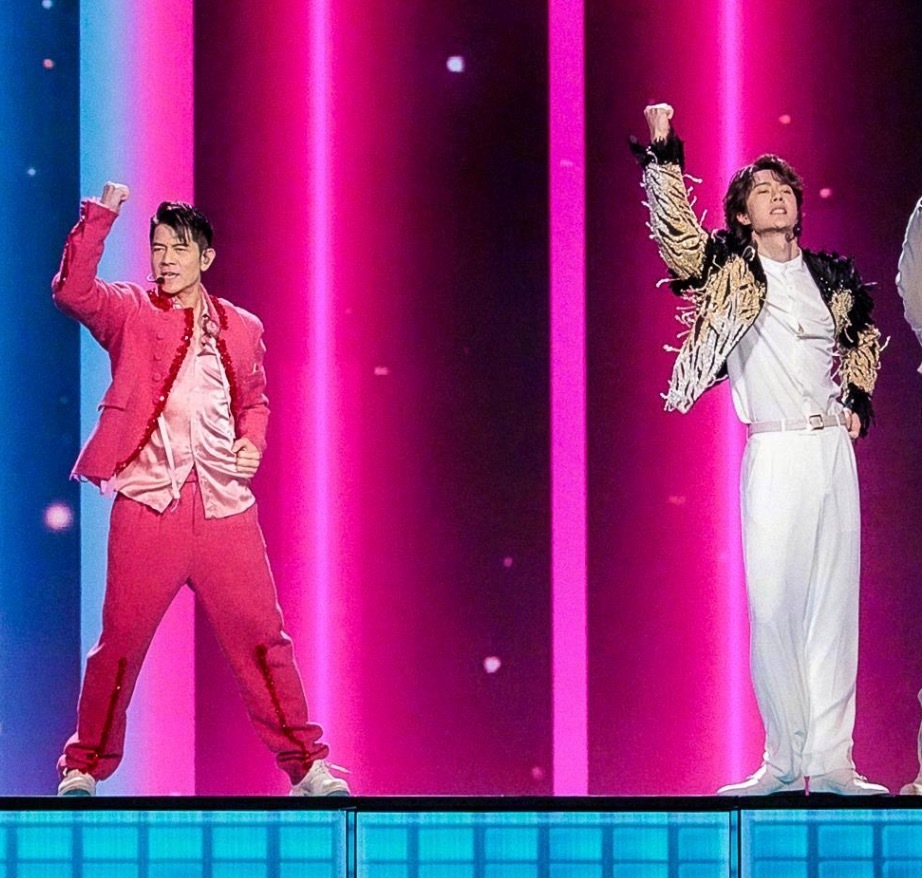 王一博春晚王一博和郭富城，两代唱跳天王春晚同框啦，期待期待