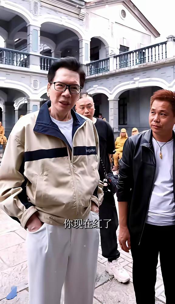 向佐拍竖屏短剧这事儿，最近在圈里传得邪乎。听说三个月就揣进7000多万，这下不光