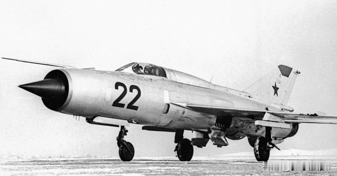 米格-21战斗机于1955年首飞，1958年进入苏联空军服役，在过去70多年当中