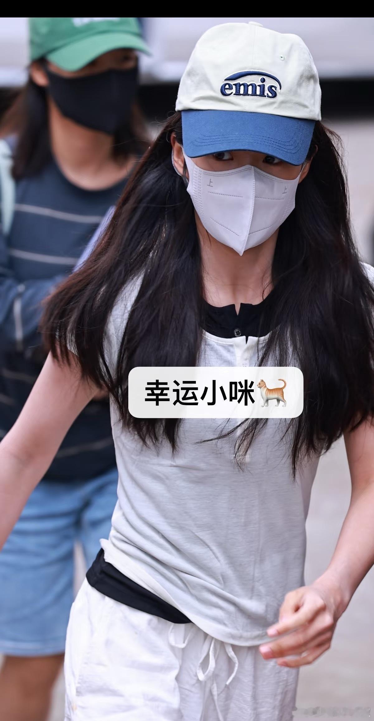 卢昱晓《刺棠》今日围读上班生图，素颜打扮好松弛​​​