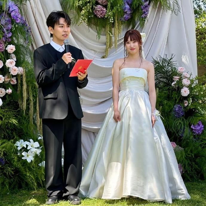 樊霄堂新婚，张九龄主持，郎昊辰、王霄笛伴郎！德云社九队相声演员樊霄堂结婚了。仪式