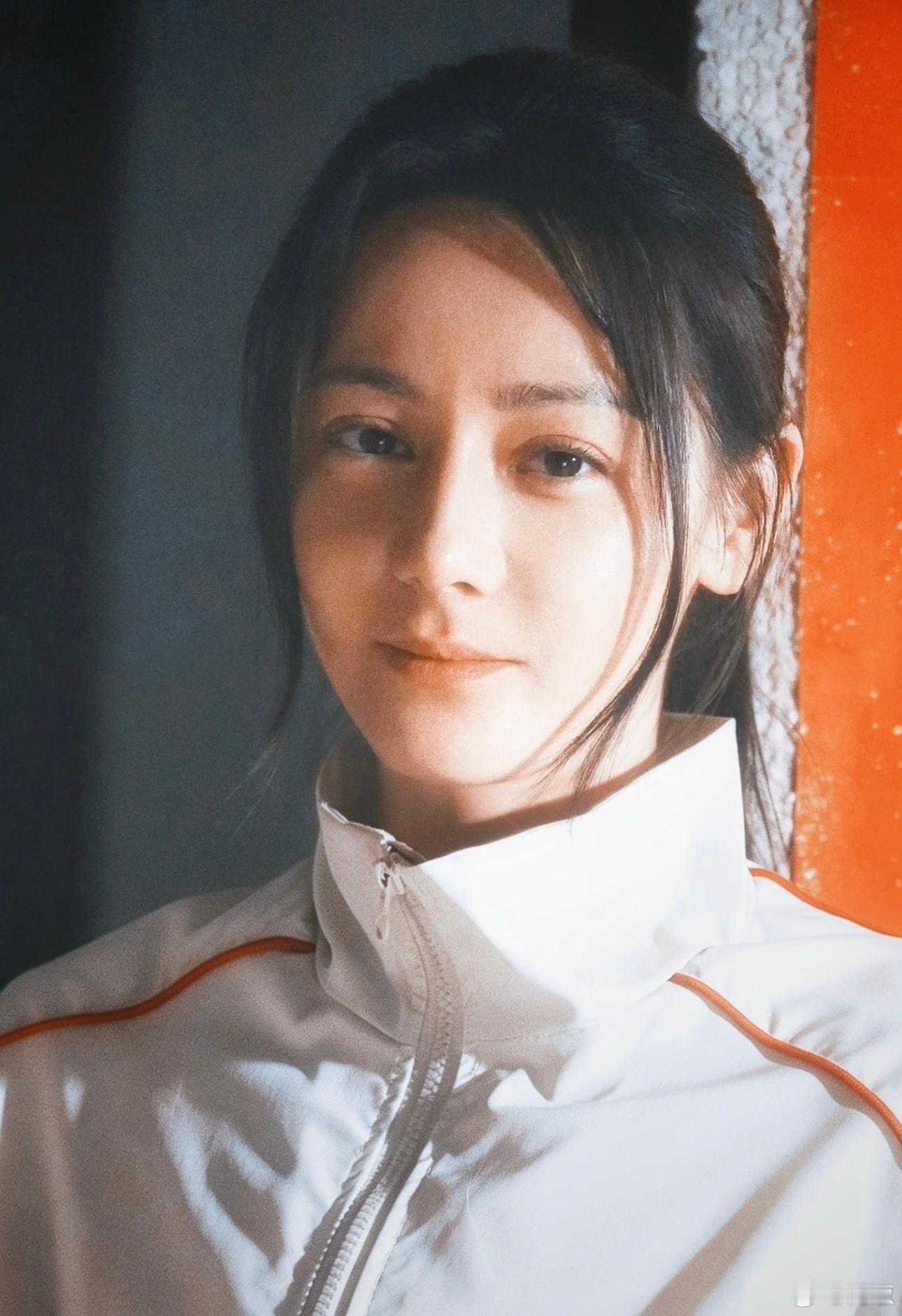看「功夫女足」最大的一个感受就是，给我看爽了。迪丽热巴太让人眼前一亮了。我在电影