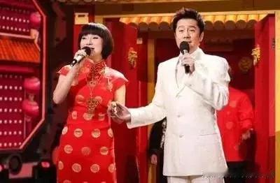 歌手和歌唱家不能相提并论有些媒体把军旅歌手和歌唱家混为一谈，是很不负责的。