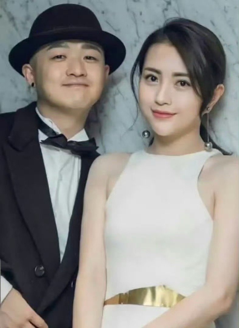 留几手聊包贝尔出轨包贝尔被曝深夜密会红发女子、酒店独处七小时，全网都在吃瓜的时候