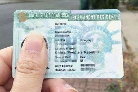 一张绿卡，一桩还没定罪的轻罪，一次再普通不过的回国探亲：结果呢？14年官司打下来