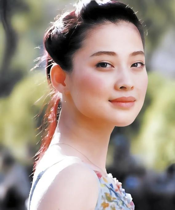 2012年，梅婷慌张的找到秦昊说：“完了！我好像爱上咱们剧组的摄影师了！”那时候