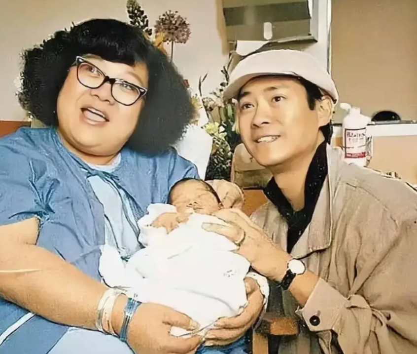 1985年，郑少秋与沈殿霞结婚后，给她下了最后通牒：“你可以快点替我生小孩了，再
