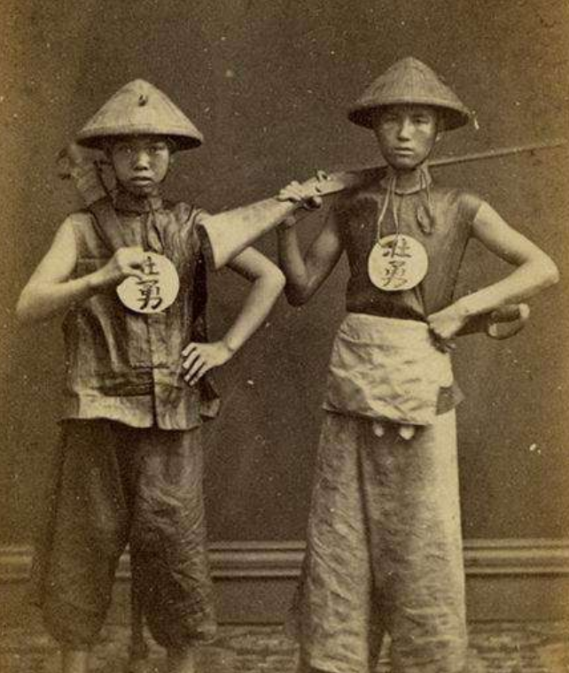清朝士兵衣服上的"兵"和"勇"有啥区别?