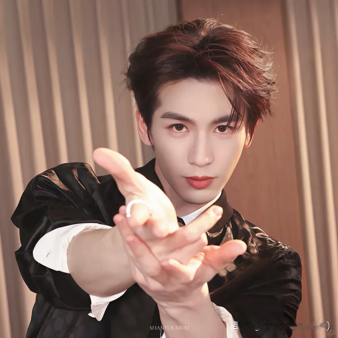 惊爆！娱乐圈：明星秘事背后的虚荣与自私大揭秘娱乐圈这方舞台，明星们各展“神通