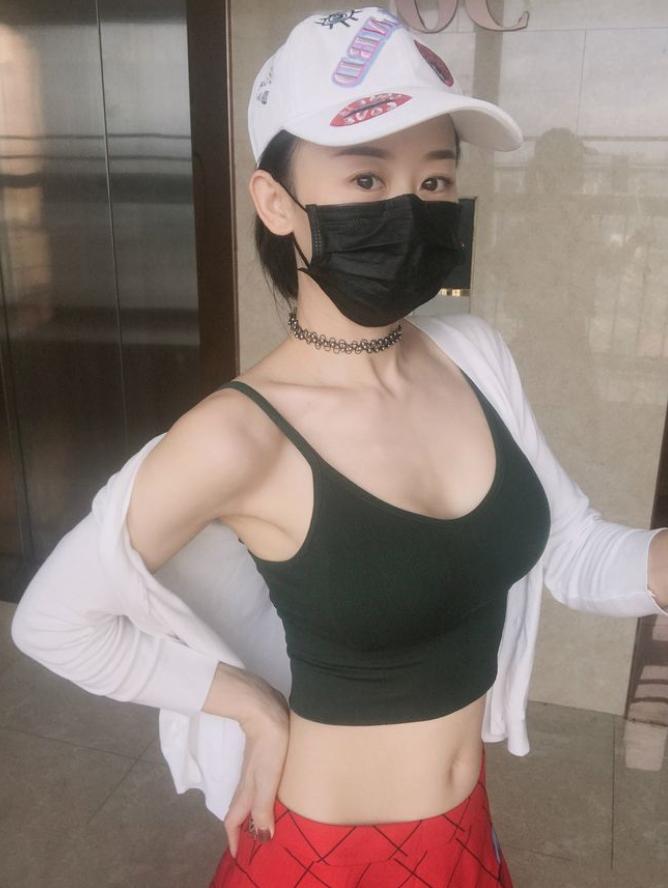 2013年，26岁美女主播纪英男，举报男友：从2009年开始，包养自己