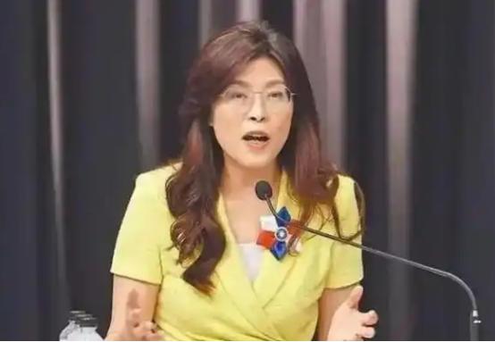 郑丽文“不敢提统一”！很多人以为她只是在学马英九“打太极”、“玩模糊”。错了！真