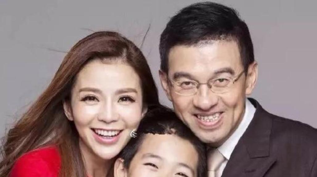 王志向朱迅求婚的时候，朱迅问王志:“你有病吗？”王志:“除了牙齿有点毛病，其他地