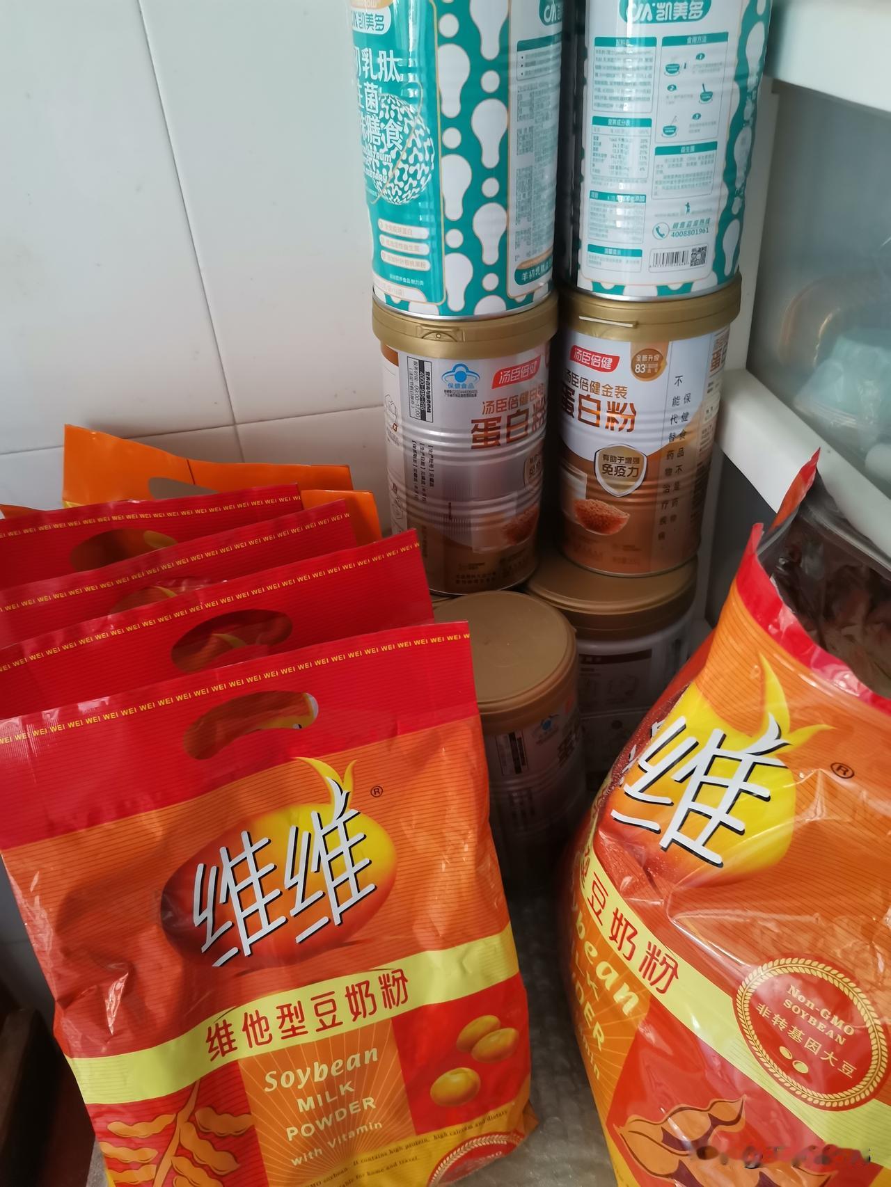 我妈丧事办完第二天，我照样五点半起来，再也不用给她准备早饭，桌上蛋白粉,豆奶粉，