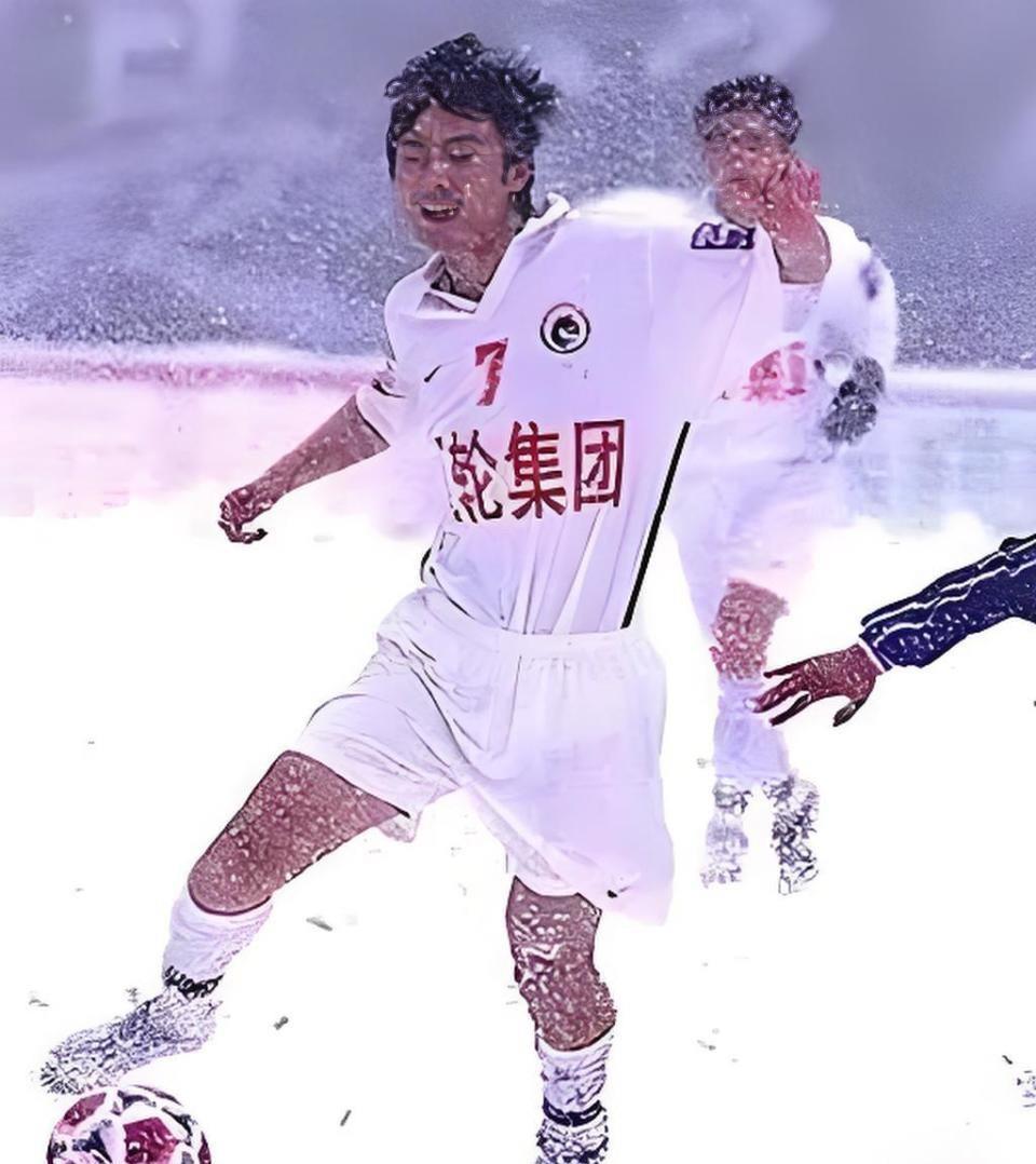 一场车祸让他从炙手可热的球星变成轮椅上的人——曲乐恒的2000年2000年，