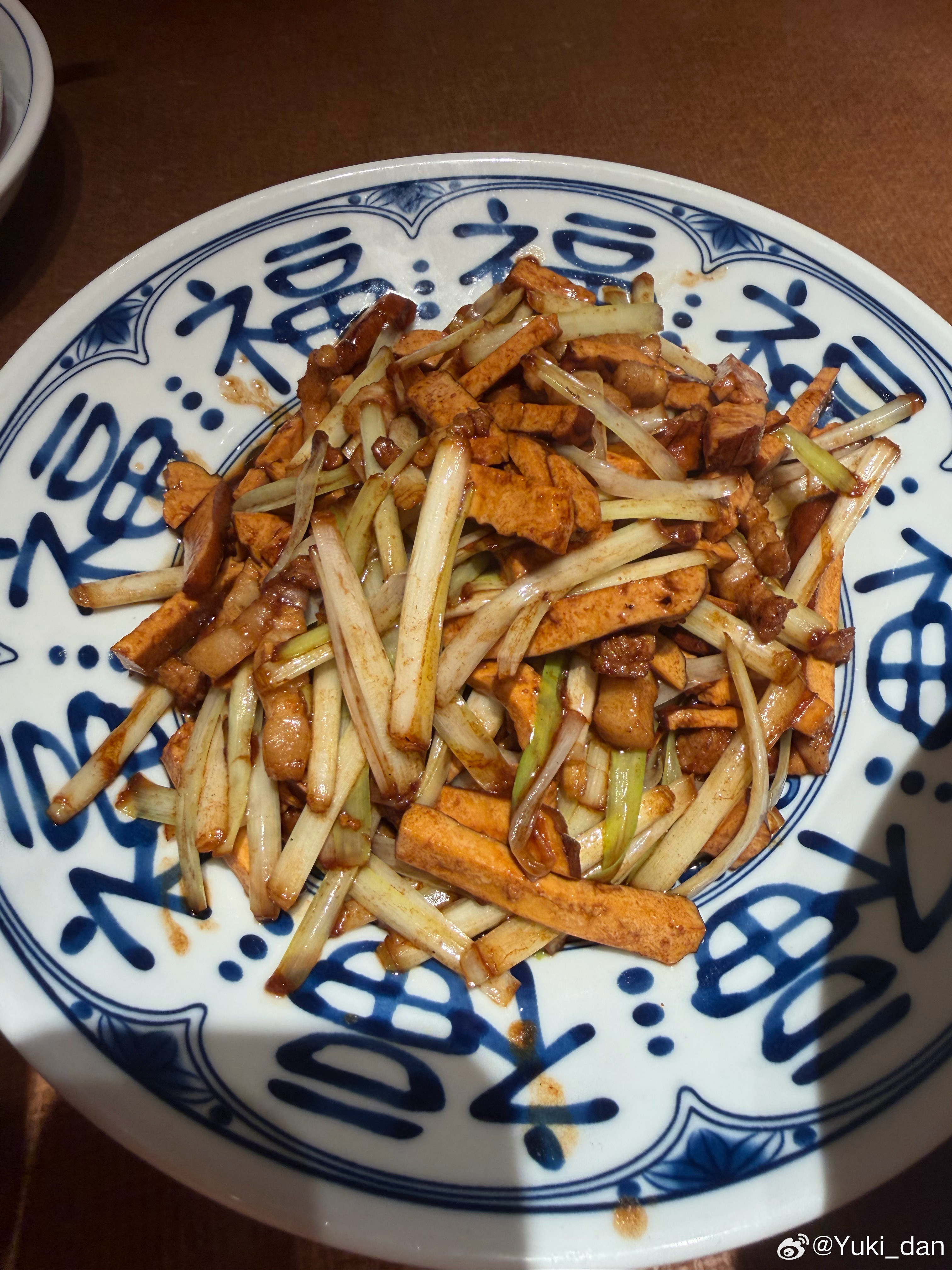 中午出去吃了饭，下班到点回家开火做饭🍳实在不想做西红柿鸡蛋，我儿子昨天没吃够，点名今天必须再安排上