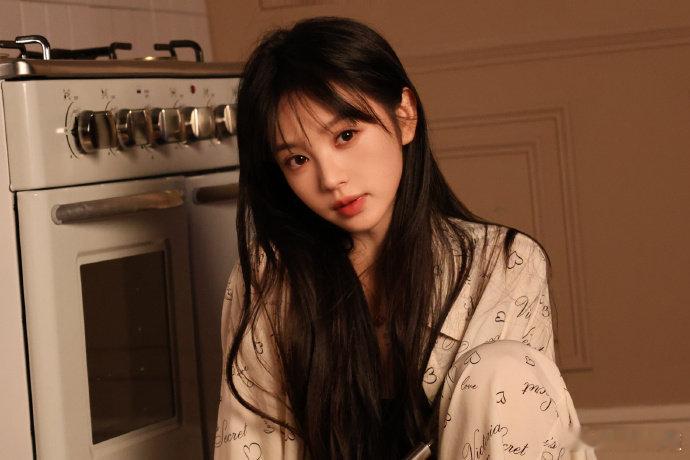 田曦薇猫塑谁懂啊！第一个给田曦薇做猫塑的人绝对是天才✨！古灵精怪的像极了小猫