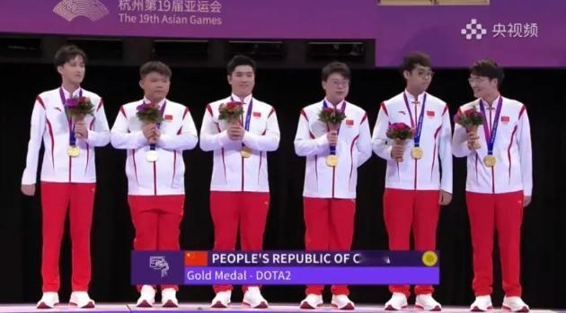 XinQ直播回忆亚运会往事称查猪偷偷溜出去吃饭那次性质很严重，因为运动员要参加尿