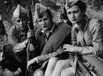 二战结束后，苏联男女比例严重失衡，嫁不出去的姑娘一抓一大把。这时候，政府想了一个