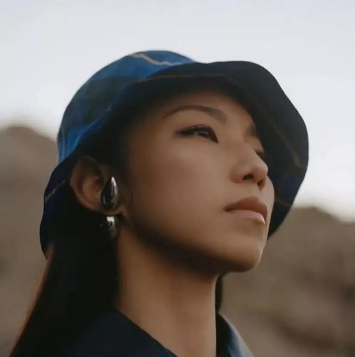 我问了内蒙的朋友，为什么揪着那尔那茜不放。他翻出教育厅通报：她08年高