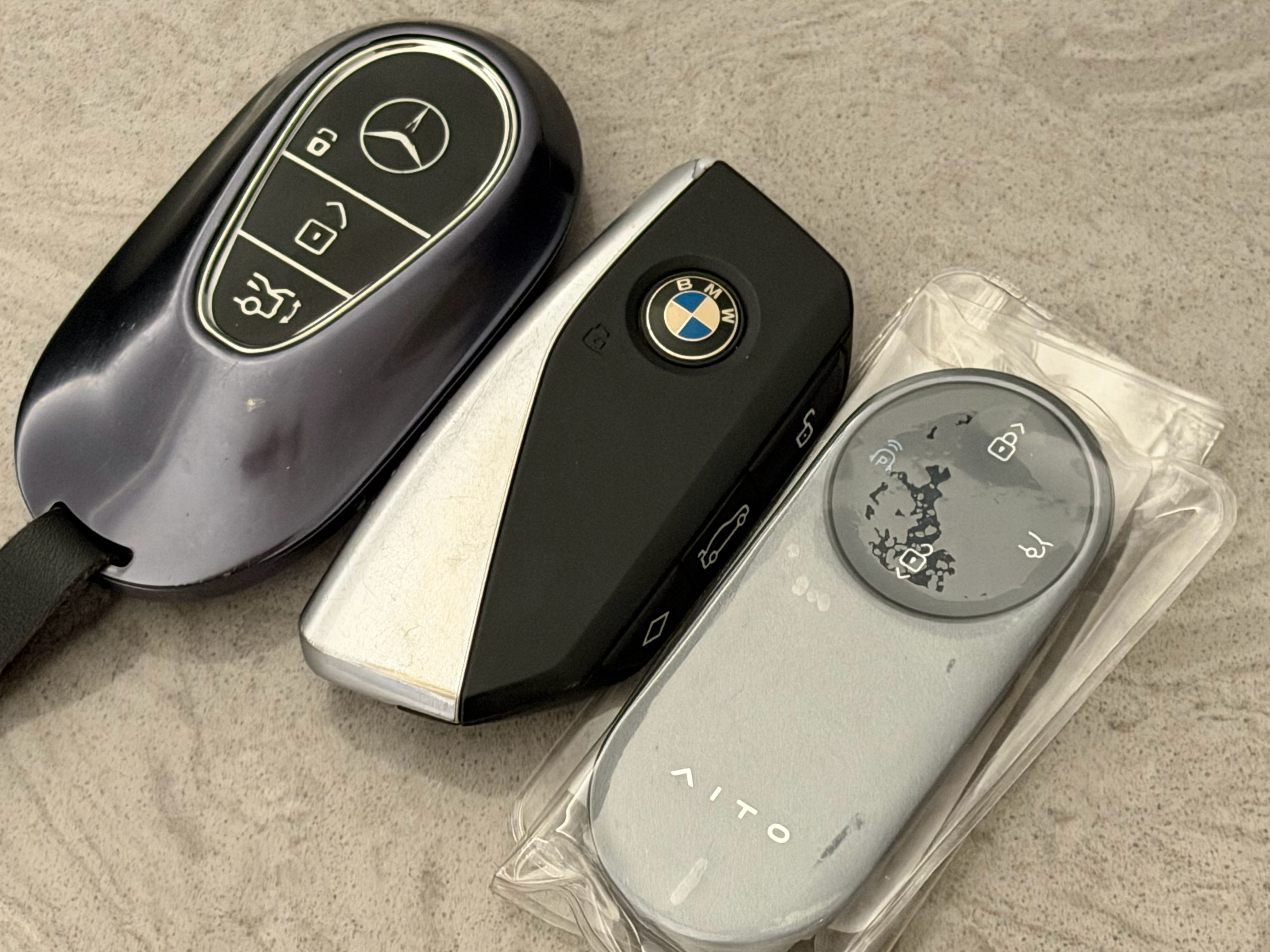 到底问界是不是中国第一豪华品牌？作为车评人，我认可问界在产品创新上的突破，新派豪