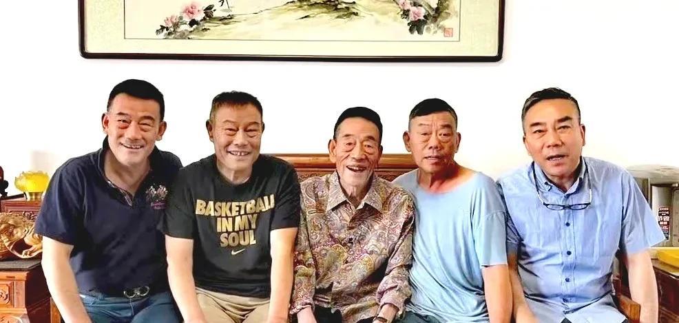94岁的杨少华上午还参加商务活动，下午去世，寿终正寝儿孙满堂，四个儿子的基本信息