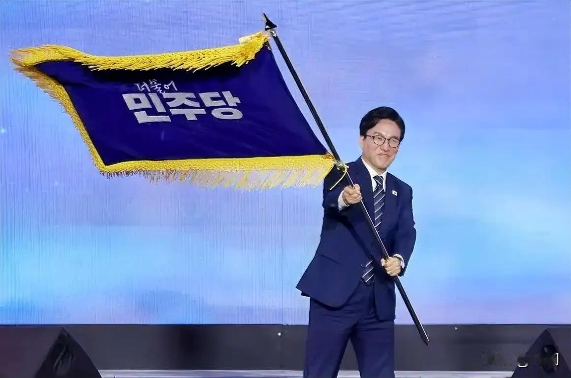 金珉锡扭转局势，锁定胜局，在8月17日韩国共同民主党全国党员大会上，正式当选该党