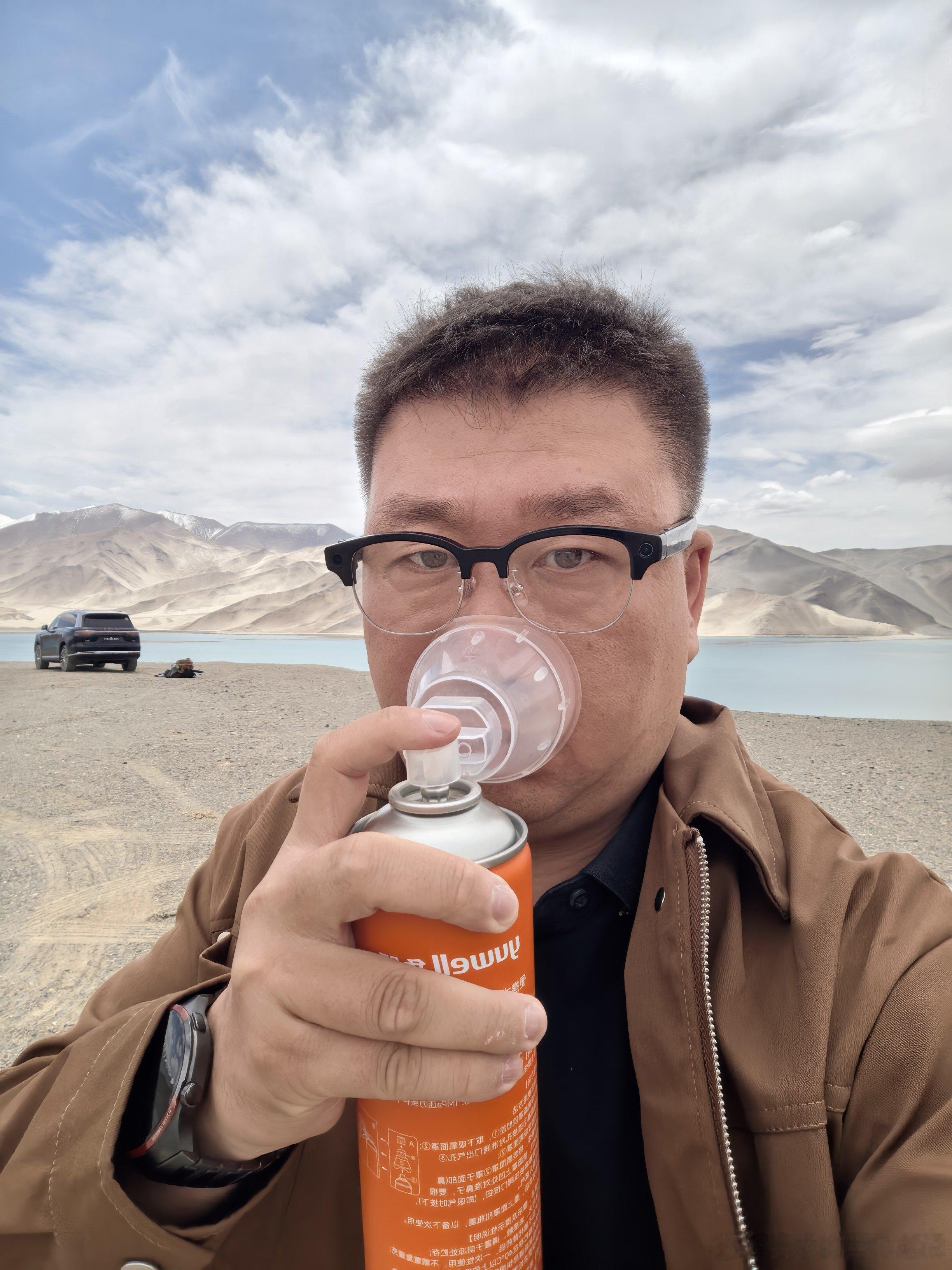 高海拔一口气说很多话，确实挺考验身体素质的。云南和西藏每次都高反，新疆来了三次，