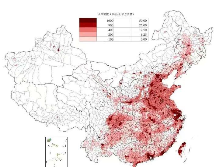 中国人口密度分布图：可以看到从东北到西南区域。就是一条斜线，四川往西的云南、西
