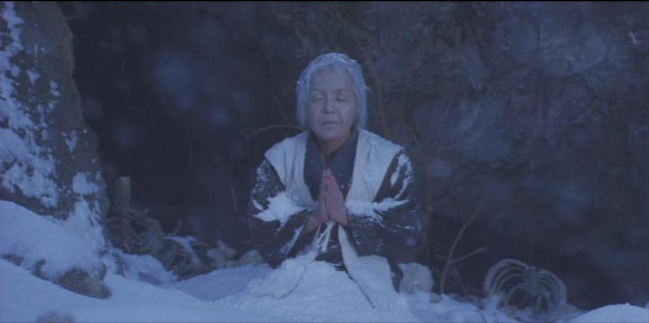 一百多年前，日本信州一个穷山村有条规矩，老人活到七十，儿子必须背上楢山，扔了。说