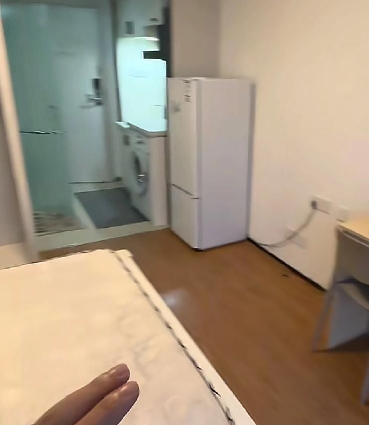 如果有朋友还在杭州找房子的话，一定不要和中介在线视频看房不然很容易像这位朋友一