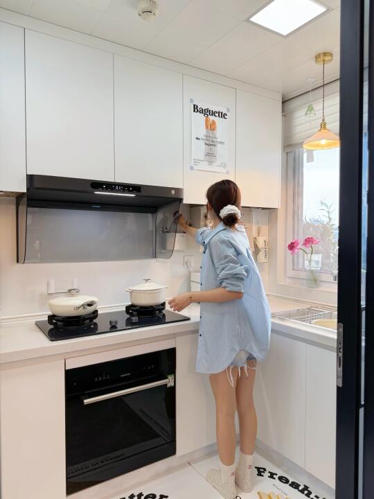 没油腻的5m²厨房，只有晨光与晚餐的热气袅枭