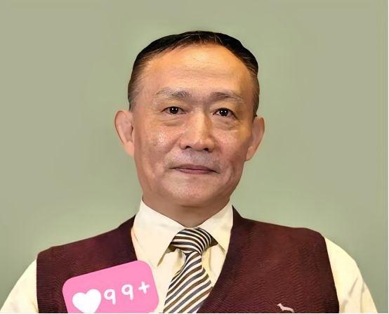 卢麒元说，决策者的家属和资产在海外，心就回不来。他担心的是，当一个人坐在会议室