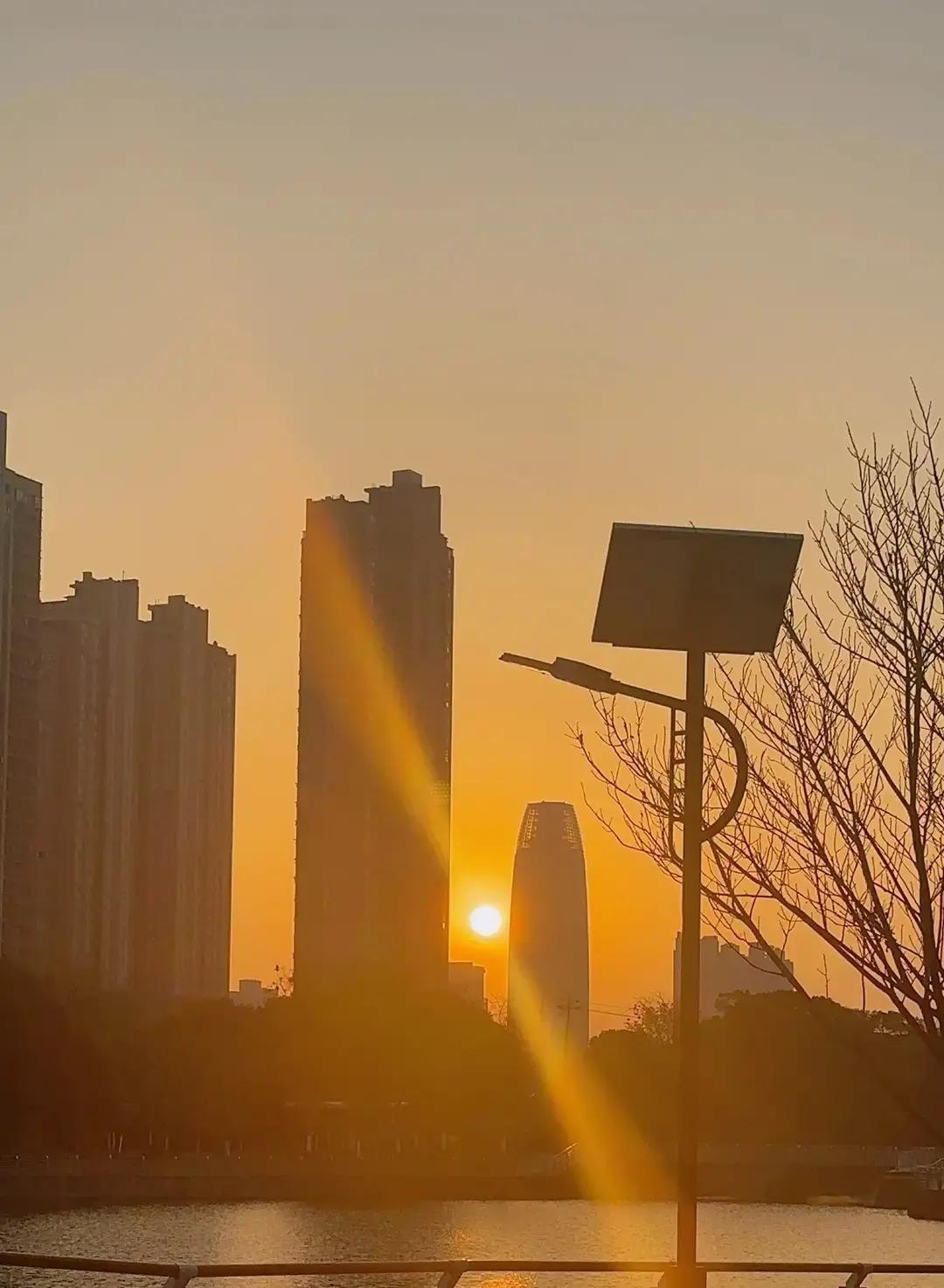 我哥要结婚，准丈母娘一句“把你妹那套小房当婚房吧”，全家空气瞬间凝固。两年前爸