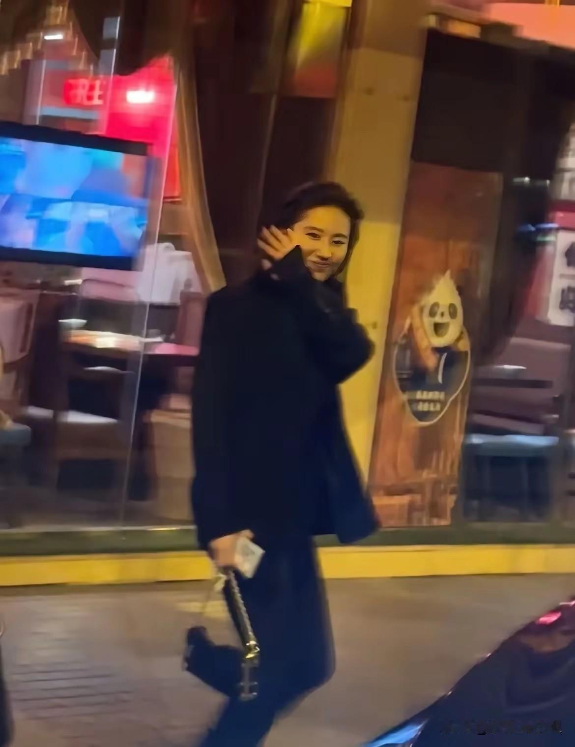 没有过亿身家，都不敢有娶她的想法啊！真人确实美若天仙！