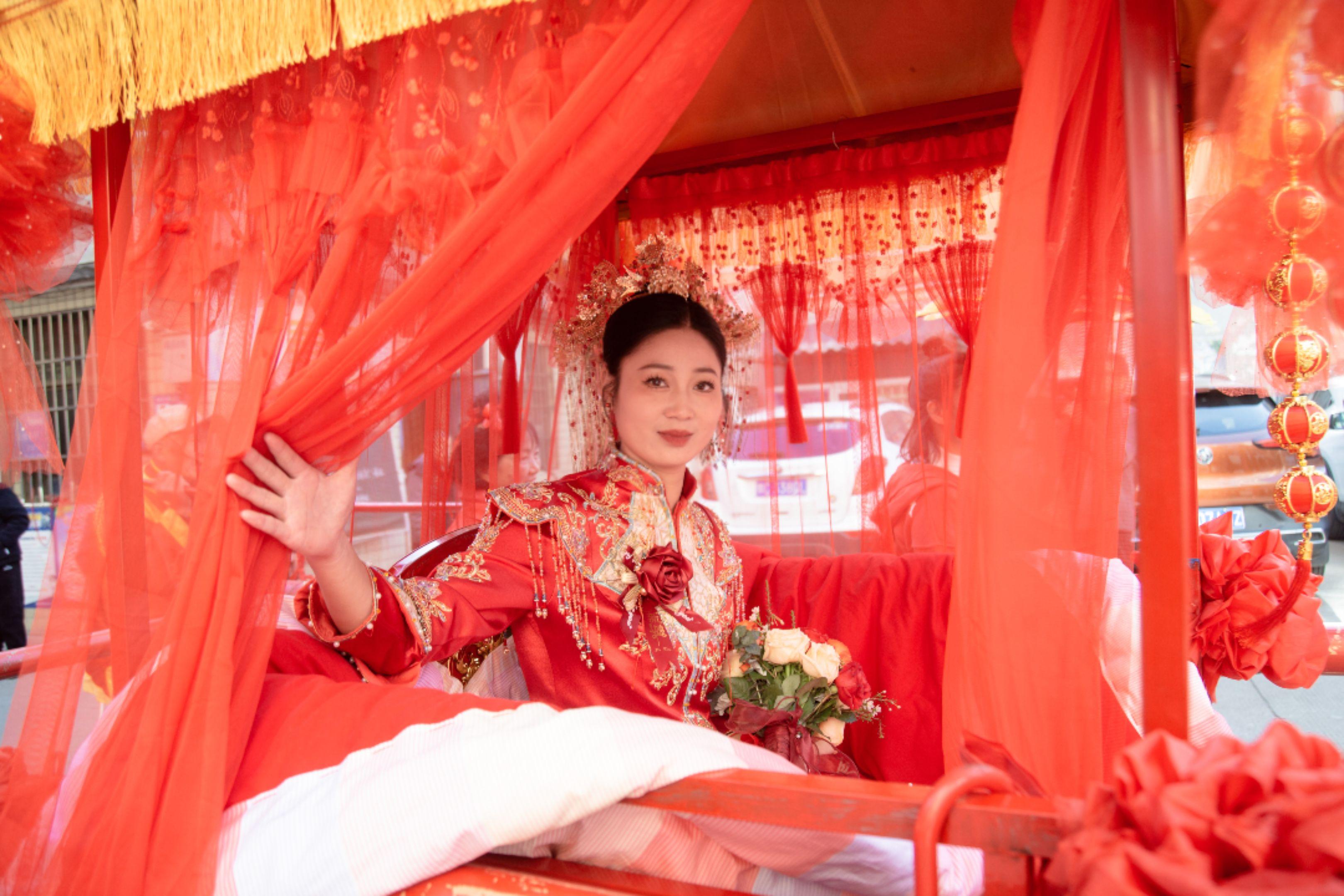 很想告诉妈妈我后悔了，但是我不能，这是我自己选的路，妈妈曾经也阻止过我...