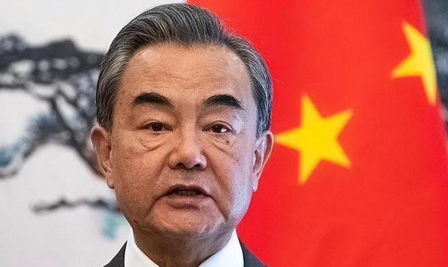 中方准备迎战，美逼中国缴罚金，开口价就是1750亿，王毅反将一军！美国这回是真不