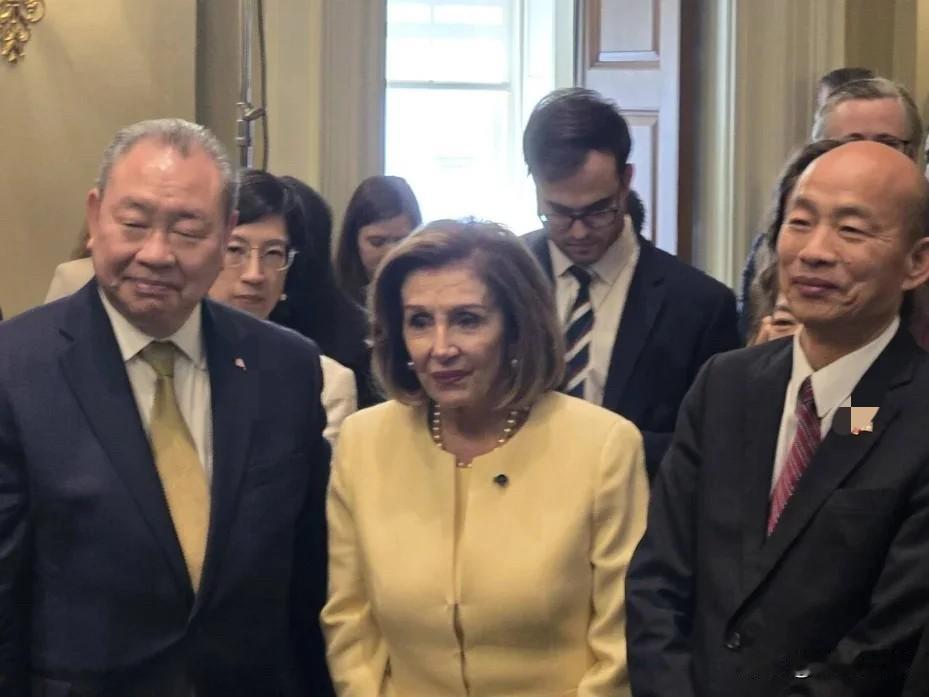 韩国瑜与佩洛西会面台立法机构负责人韩国瑜率24日赴美国国会，与多达40多位联